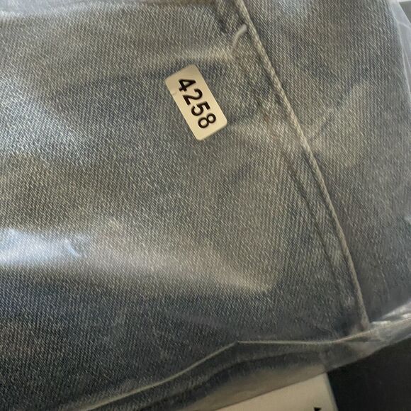 Universal Standard Straight Jeans Womens 14 Lightwash High Rise Faded NWT - Picture 15 of 16